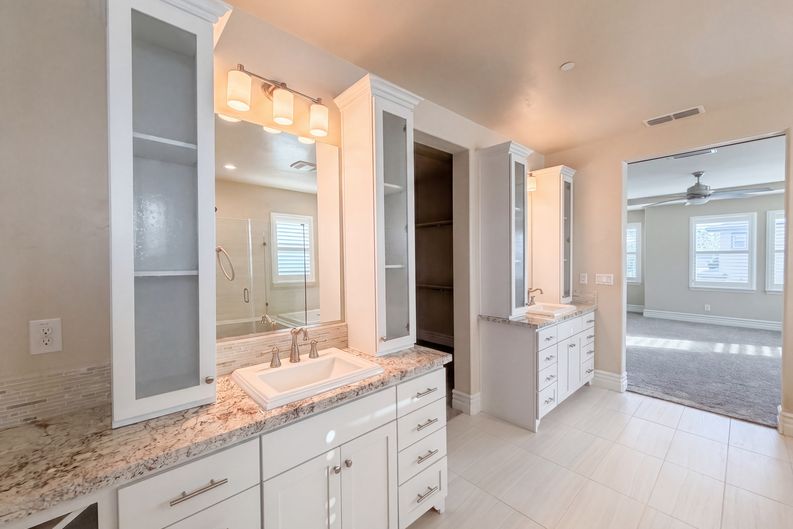 Photo 21 of 36 of 5601 Lakepointe Dr, Rocklin, CA