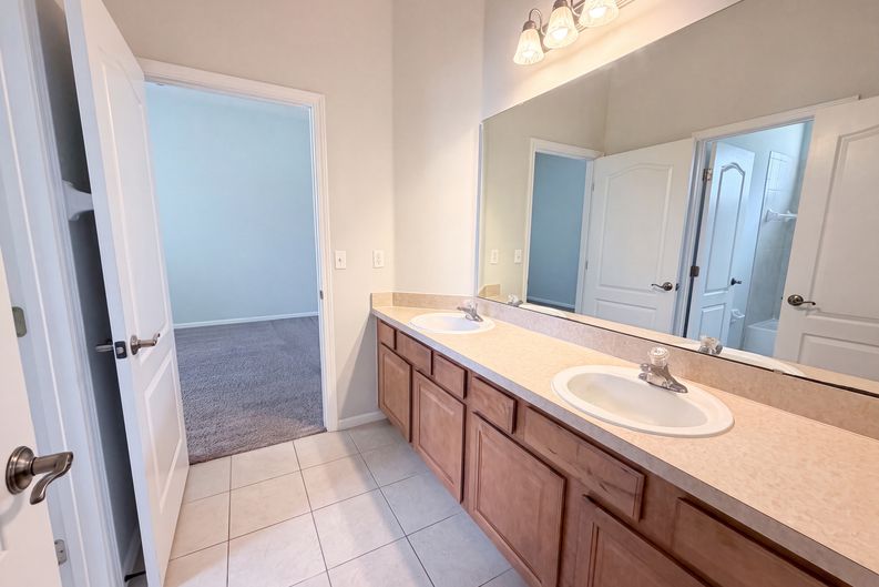 Photo 13 of 21 of 845 Songbird Dr, Orange Park, FL