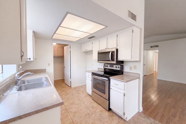Photo 6 of 32 of 10701 W Campbell Ave, Phoenix, AZ