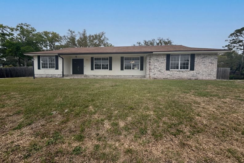 Photo 7 of 22 of 606 Gulfstream Trl S, Orange Park, FL