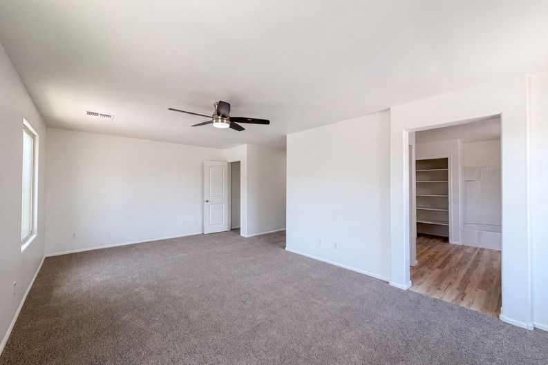 Photo 4 of 27 of 7730 W Giles Rd, Phoenix, AZ
