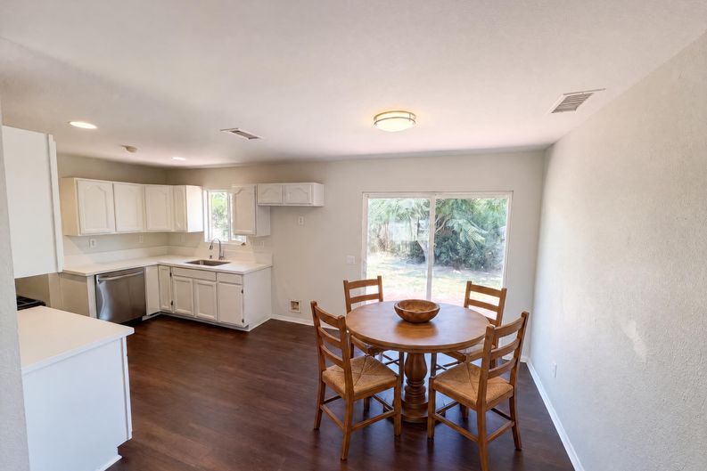 Photo 9 of 20 of 215 Laurel Ln, Hemet, CA