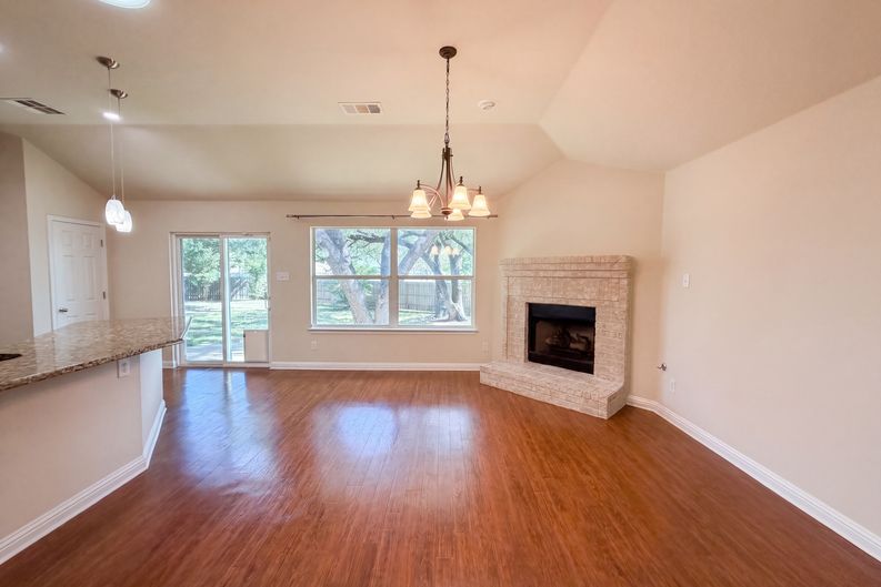 Photo 8 of 21 of 1315 Tumbling River Dr, Leander, TX