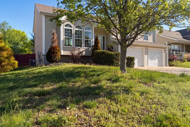 Photo 16 of 21 of 1105 Fox Run Trl, Platte City, MO