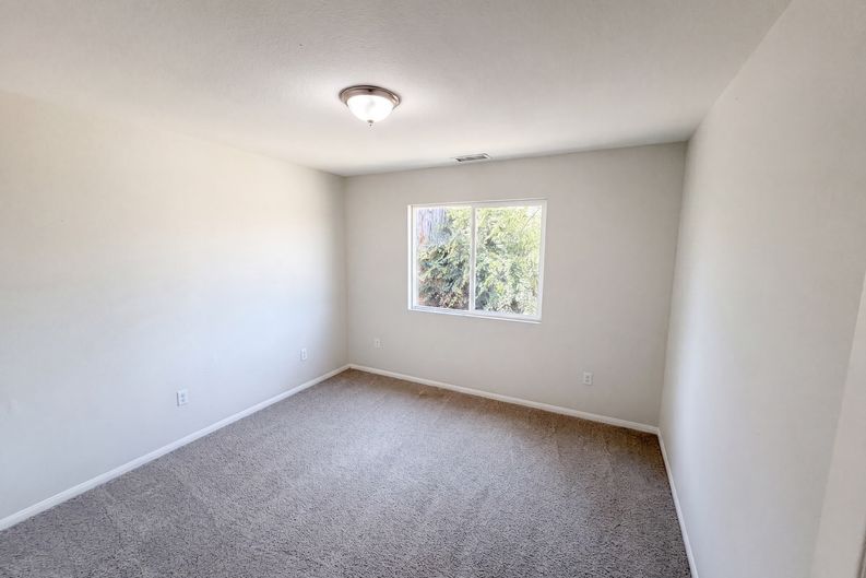 Photo 12 of 20 of 215 Laurel Ln, Hemet, CA