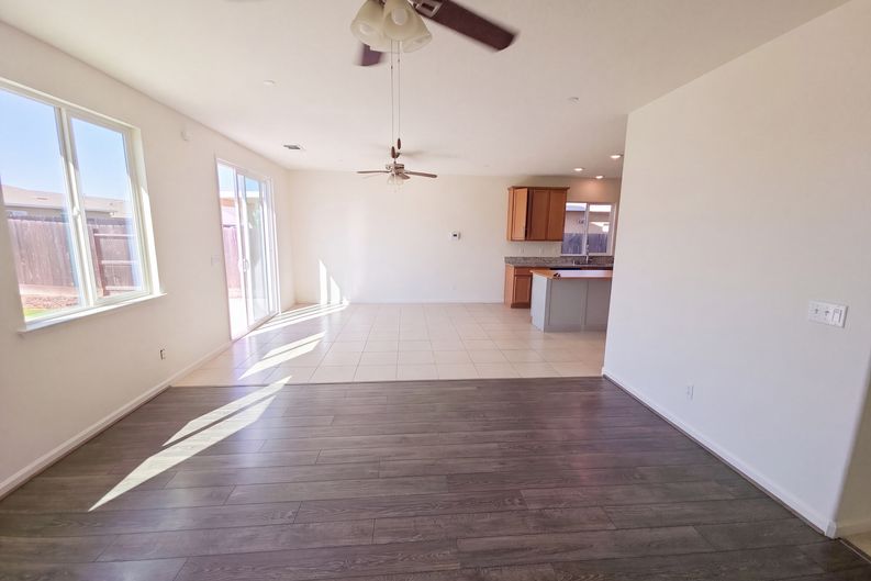 Photo 8 of 24 of 5578 E Eugenia Ave, Fresno, CA