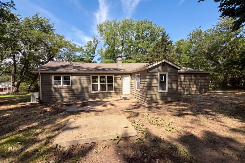 Photo 15 of 16 of 1825 NE Bren Mar Rd, Lees Summit, MO