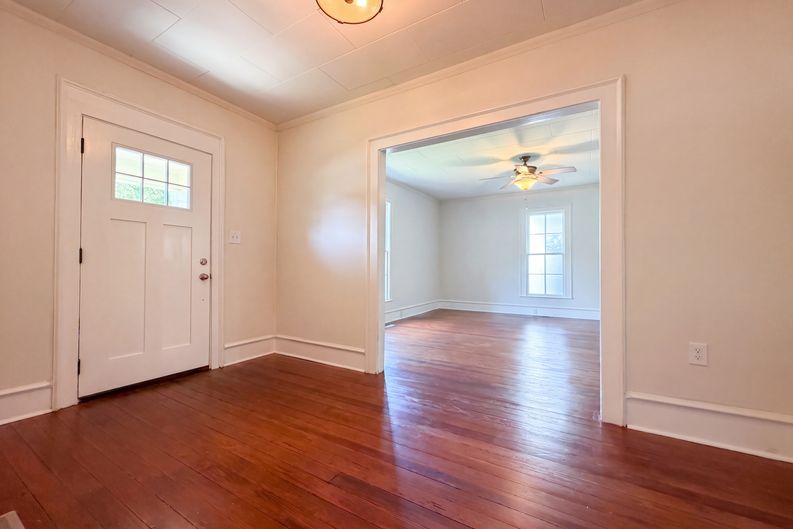 Photo 9 of 26 of 216 E Horne St, Clayton, NC