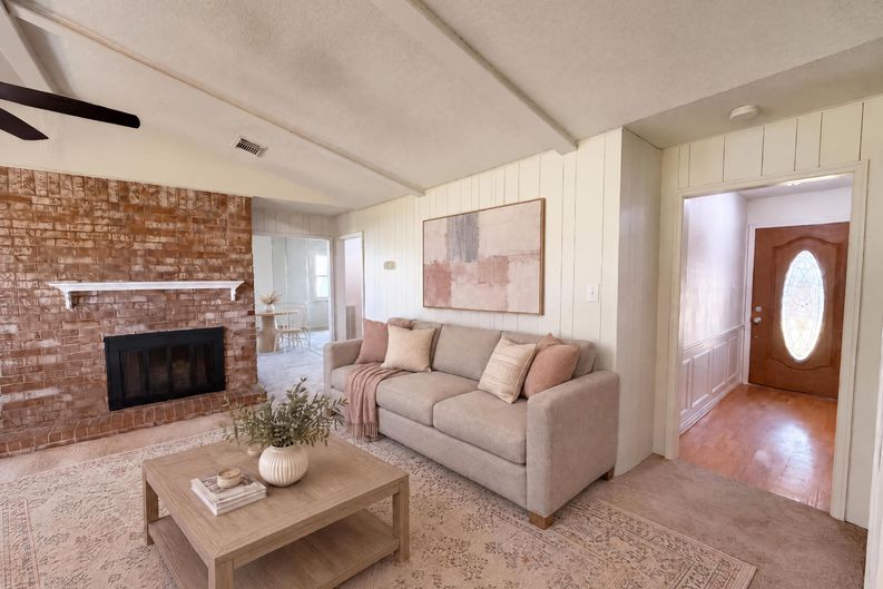 Photo 10 of 19 of 609 Heather Ln, Friendswood, TX