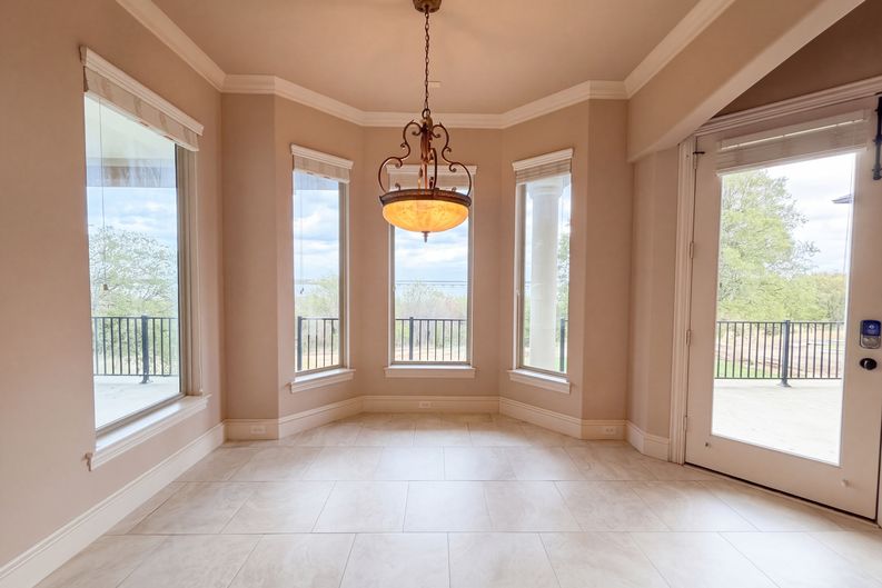 Photo 9 of 25 of 1119 Mallard Pointe Dr, Cedar Hill, TX