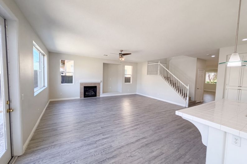 Photo 3 of 33 of 1265 Lavender Ln, Hemet, CA
