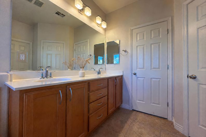 Photo 11 of 23 of 2825 Lochbroom Way, Henderson, NV