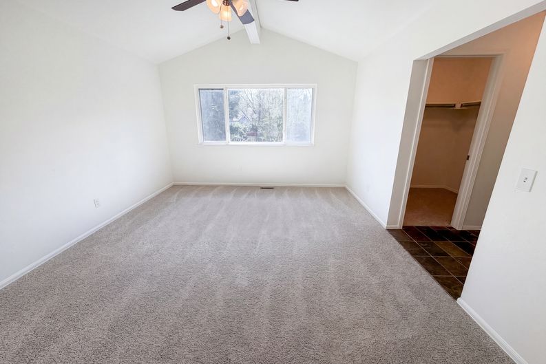 Photo 4 of 40 of 10330 E Weaver Pl, Englewood, CO