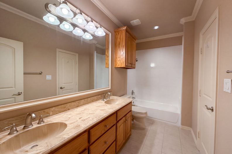 Photo 18 of 25 of 1119 Mallard Pointe Dr, Cedar Hill, TX