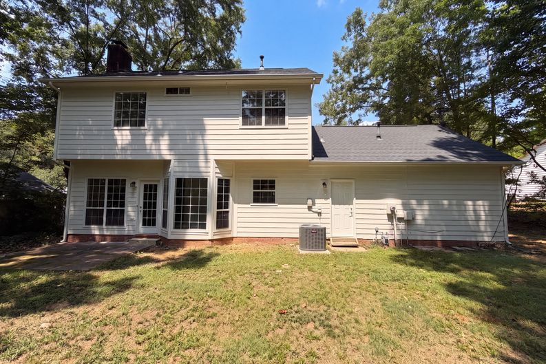 Photo 5 of 18 of 1604 Rocky Glen Ln, Charlotte, NC