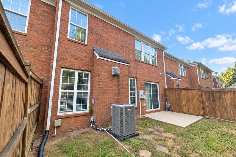 Photo 5 of 23 of 13249 Marrywood Ct, Alpharetta, GA