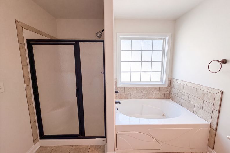 Photo 10 of 27 of 1733 Apache Way, Clarksville, TN