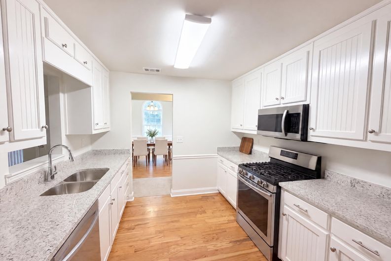 Photo 9 of 27 of 1412 White Oak Trce, Loganville, GA