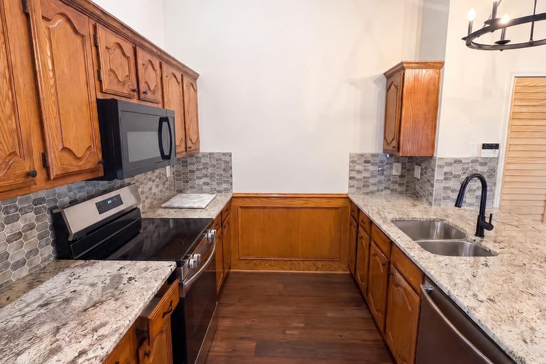 Photo 8 of 21 of 6808 Younger Dr, The Colony, TX