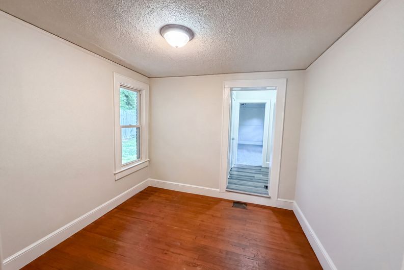 Photo 12 of 16 of 309 E Blue Ridge Dr, Greenville, SC