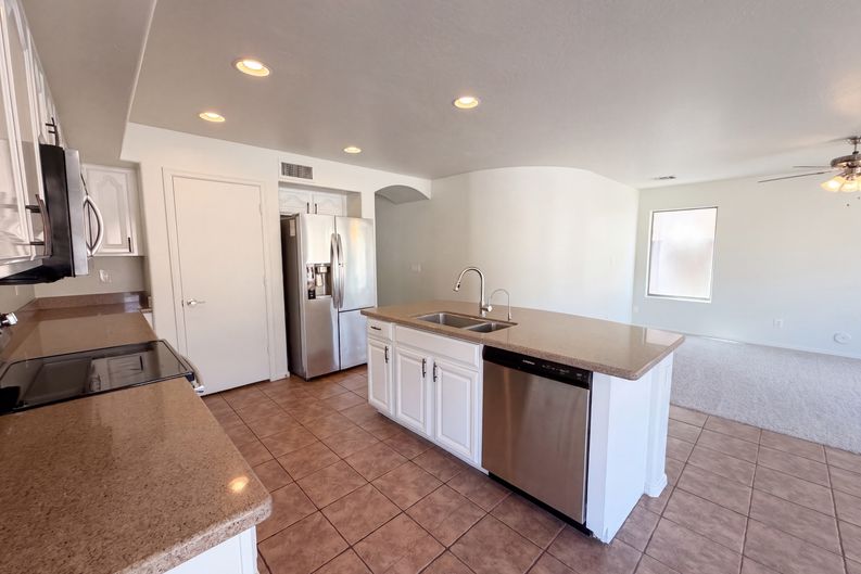 Photo 7 of 30 of 25798 W Hilton Ave, Buckeye, AZ