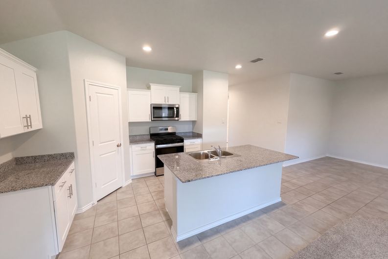 Photo 8 of 27 of 517 Bronze Cir W, Springtown, TX