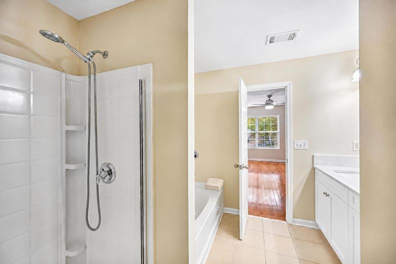 Photo 11 of 27 of 2061 Meadow Peak Rd, Duluth, GA