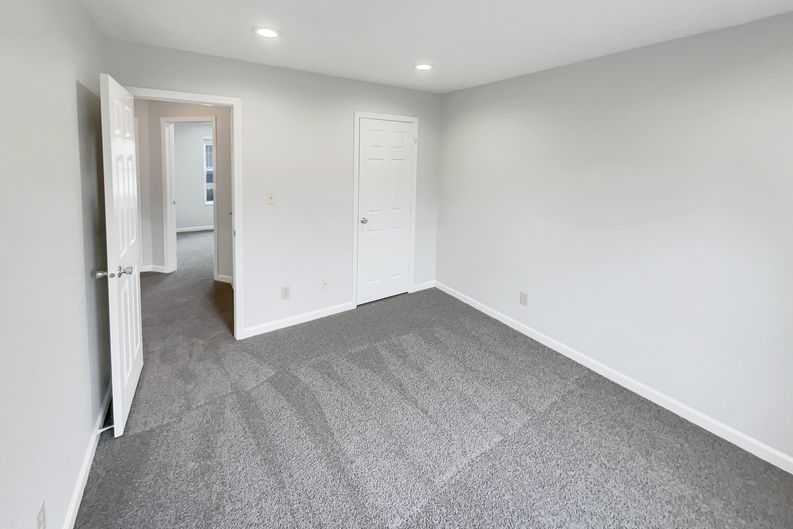 Photo 13 of 24 of 6614 Sparrowood Dr, Indianapolis, IN