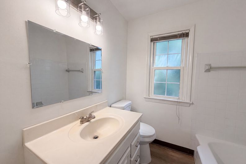 Photo 10 of 24 of 971 Learidge Rd, Cleveland, OH