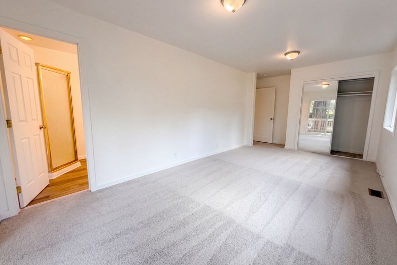 Photo 4 of 15 of 11500 SE Hawthorne St, Portland, OR