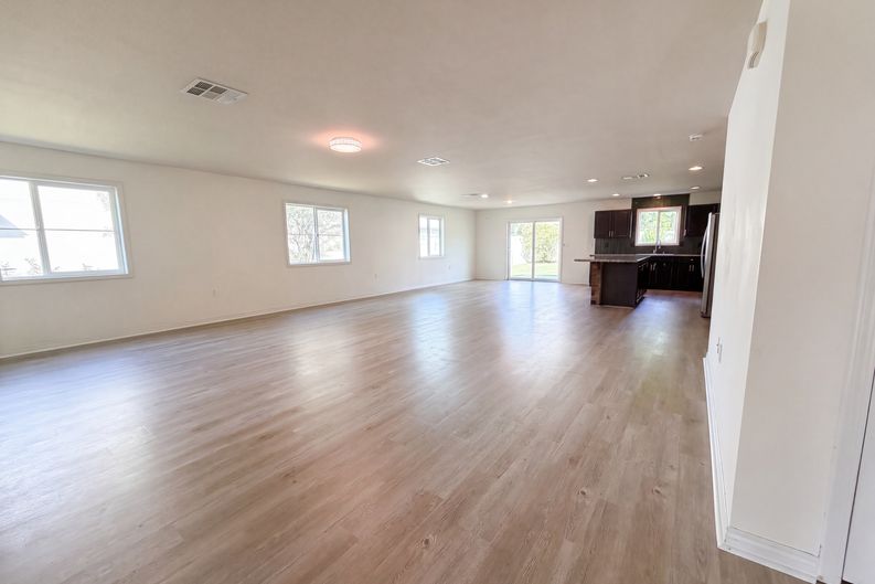 Photo 4 of 16 of 11113 Mickelson Dr, Austin, TX