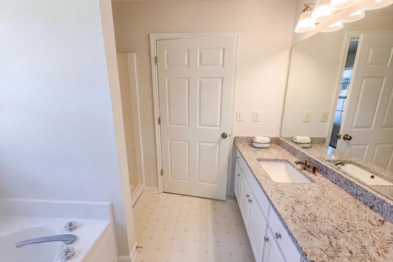 Photo 12 of 18 of 124 Amelia Garden Way, Lawrenceville, GA