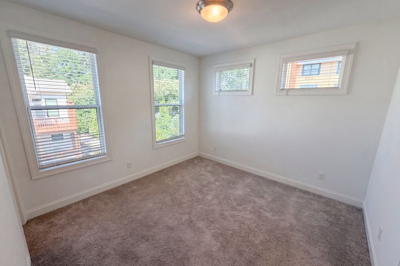 Photo 4 of 35 of 415 Olmstead Way, Alpharetta, GA