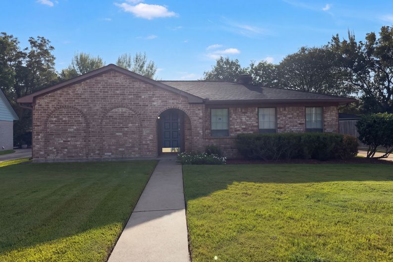 Photo 27 of 29 of 11819 Amblewood Dr, Meadows Place, TX
