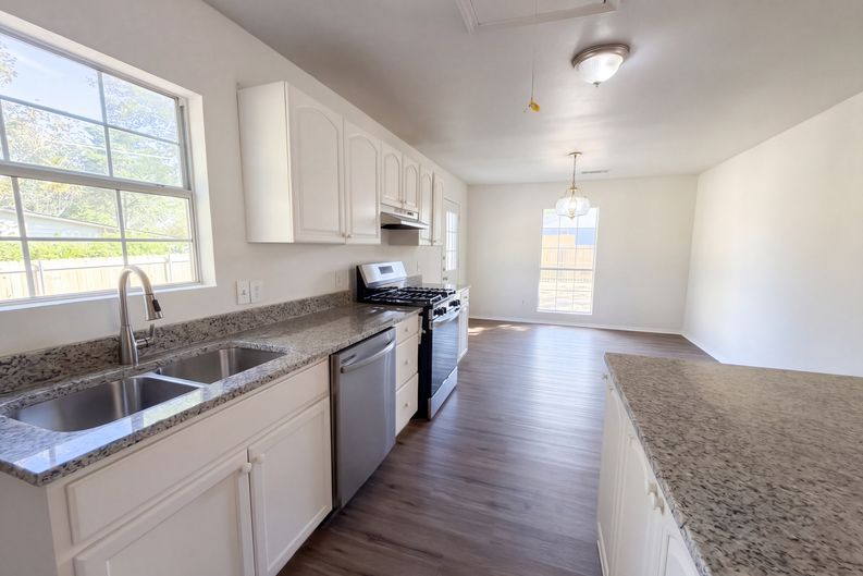 Photo 7 of 29 of 1710 Cumberland Dr, Garland, TX