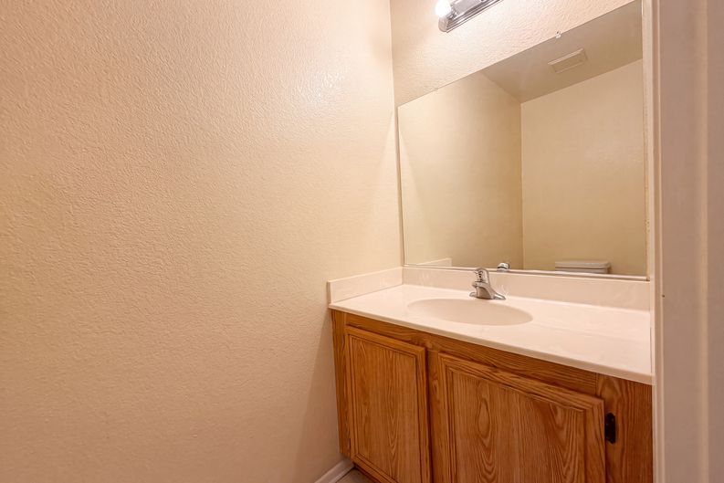 Photo 9 of 27 of 18792 Dogwood Ct, Adelanto, CA