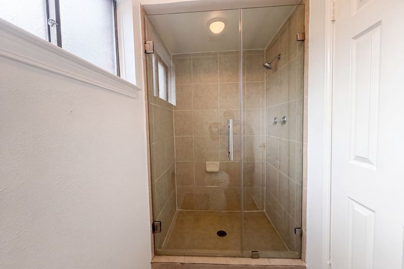 Photo 14 of 19 of 3714 Saint William Ln, Houston, TX