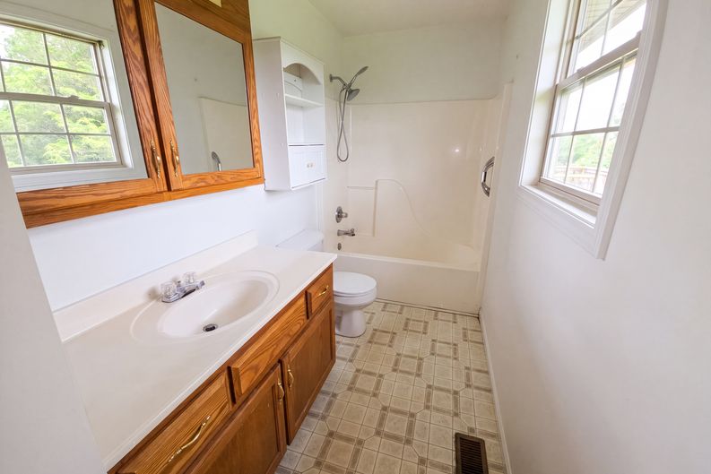Photo 11 of 24 of 1317 Twin Brook Dr, Berea, KY
