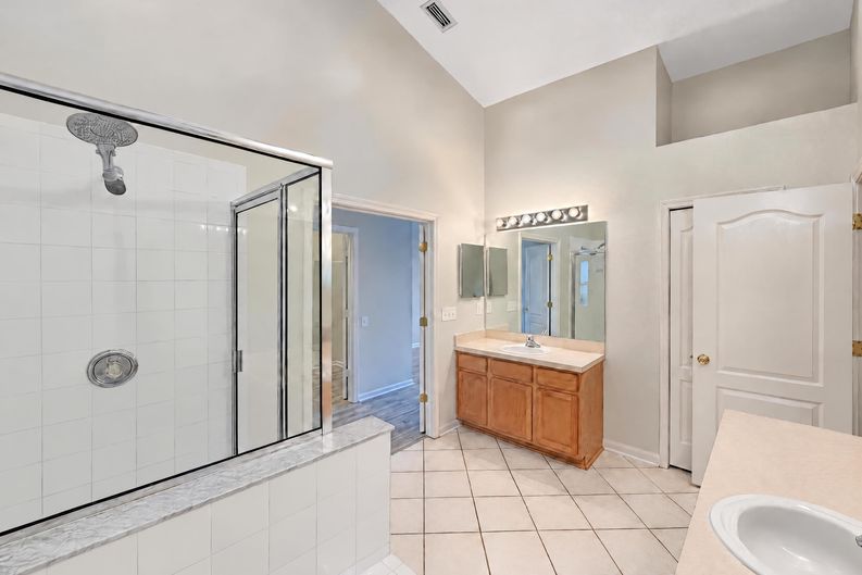 Photo 27 of 37 of 30447 Iverson Dr, Wesley Chapel, FL