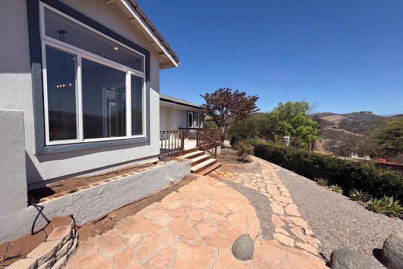 Photo 27 of 42 of 1596 Aldorado Dr, Vista, CA