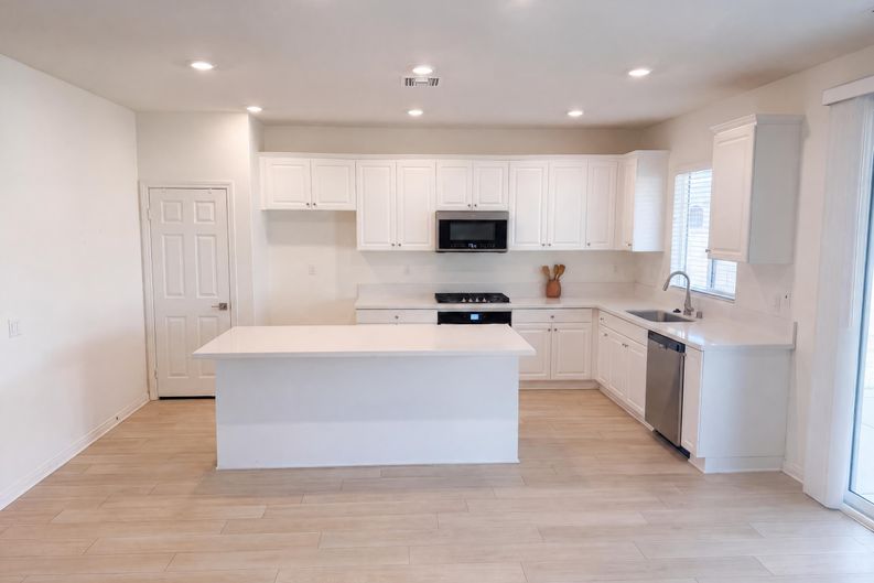 Photo 6 of 24 of 27744 Bay Ave, Moreno Valley, CA