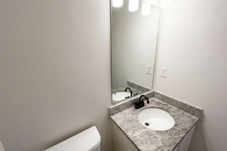 Photo 12 of 28 of 1012 Crown Corners Dr, McDonough, GA