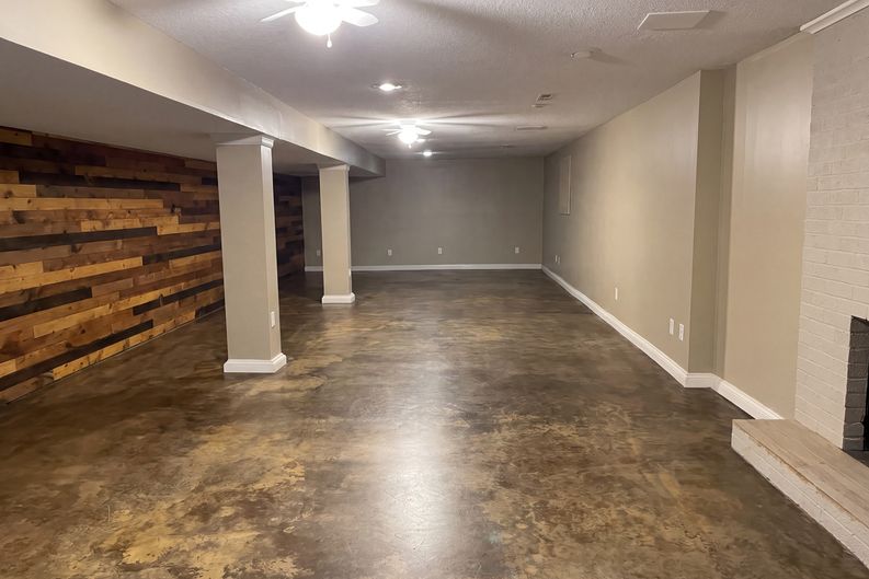 Photo 14 of 23 of 4321 NW Briarcliff Ln, Kansas City, MO