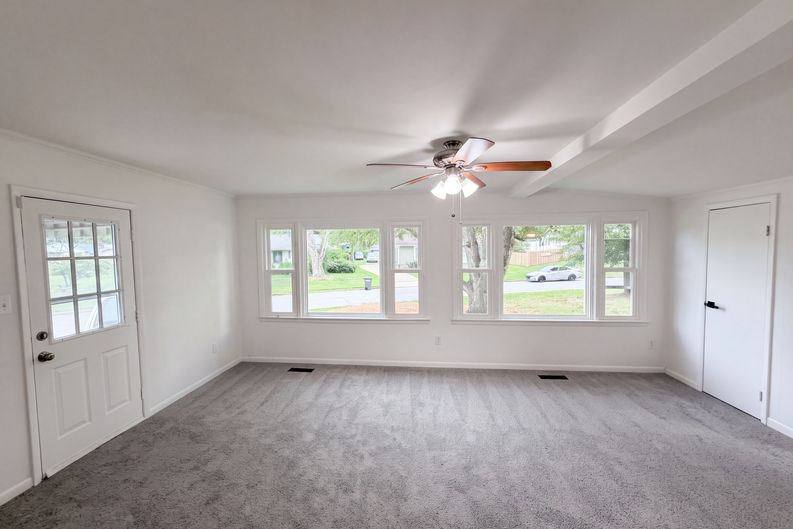 Photo 11 of 32 of 13512 Fitzhugh Ln, Woodbridge, VA