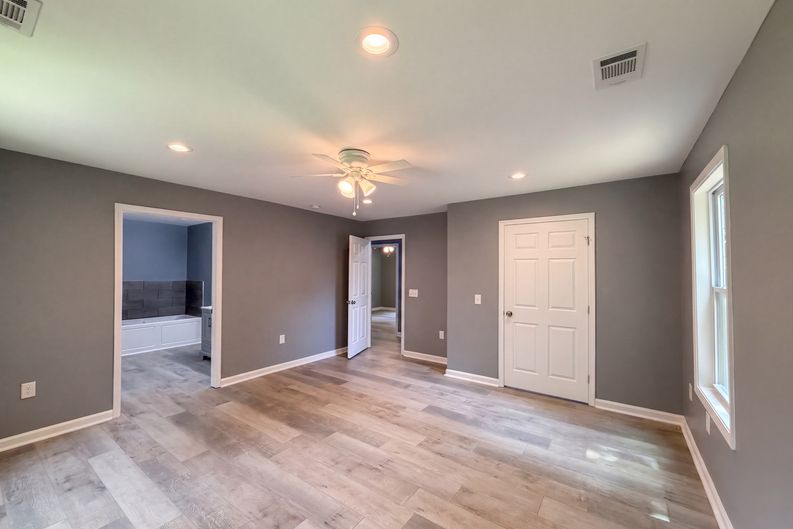 Photo 4 of 21 of 201 Deerfield Ln, Carrollton, GA