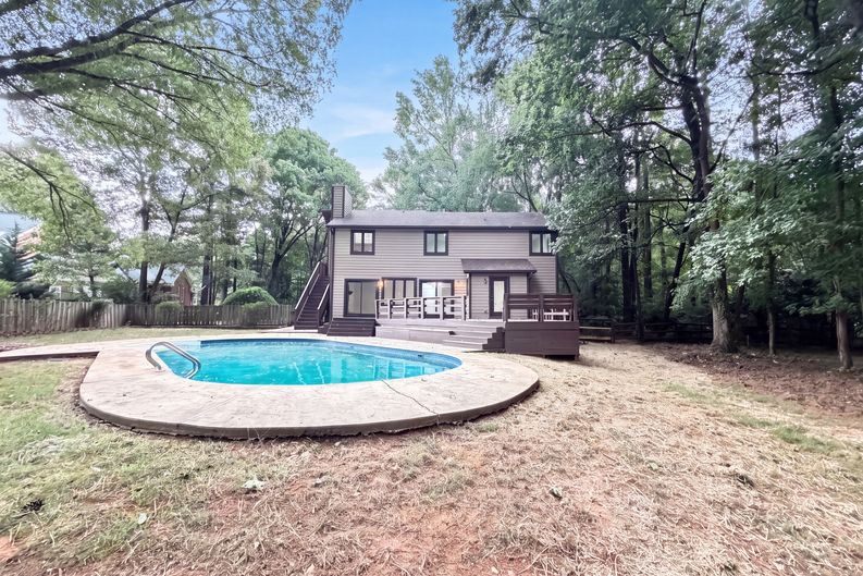 Photo 4 of 25 of 608 Amanda Dr, Matthews, NC