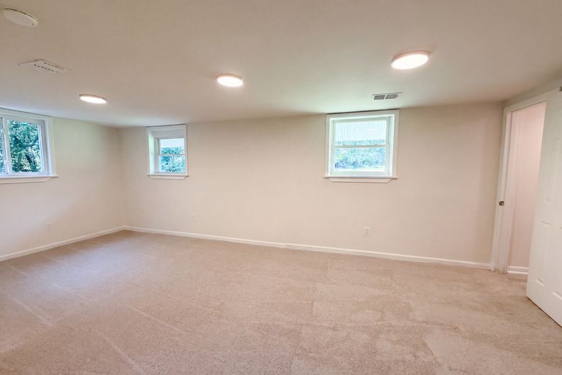 Photo 10 of 14 of 9306 Wilson Blvd, Columbia, SC