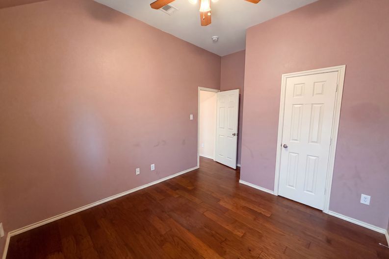 Photo 13 of 20 of 1213 Whitecreek Dr, Glenn Heights, TX