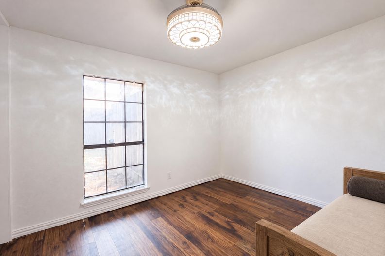 Photo 11 of 18 of 1613 Mullins Dr, Plano, TX
