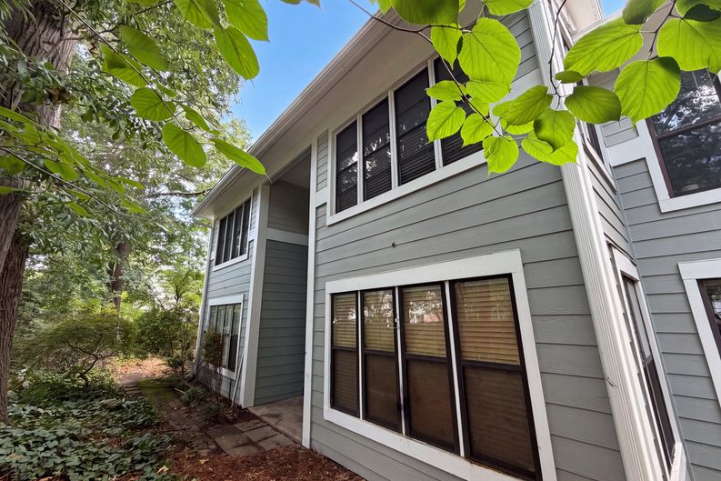 Photo 5 of 22 of 216 Summit North Dr NE, Atlanta, GA